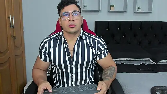 tyler hank01 online show from 12/04/25, 11:20