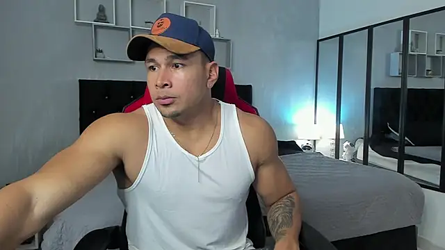 Snapshot of tyler_hank01 chatting on 10/10/25, 08:53 tyler hank01 online show from 10/10/25, 08:53