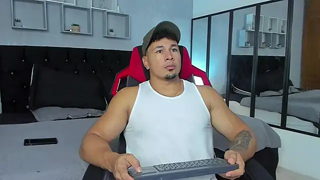 tyler hank01 online show from 10/30/25, 06:16