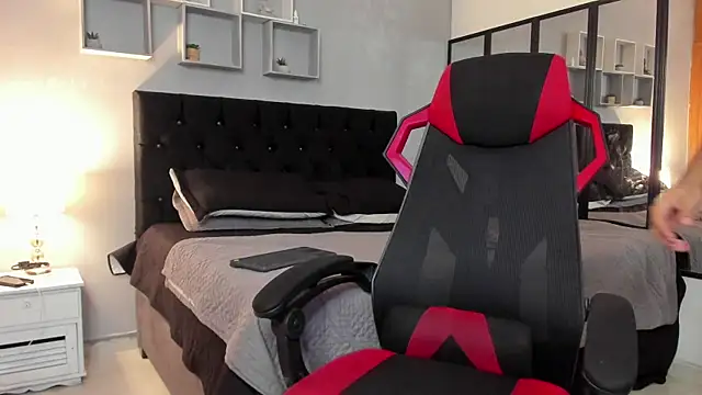 tyler hank01 online show from 12/15/25, 11:42