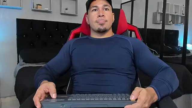 tyler hank01 online show from 02/25/26, 02:28