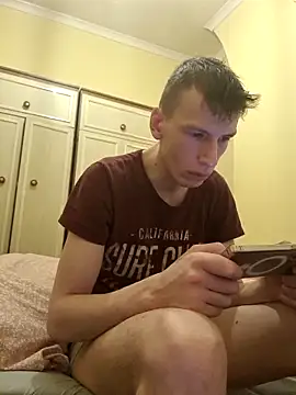 Snapshot of LuxxFin chatting on 11/10/25, 04:12 LuxxFin online show from 11/10/25, 04:12