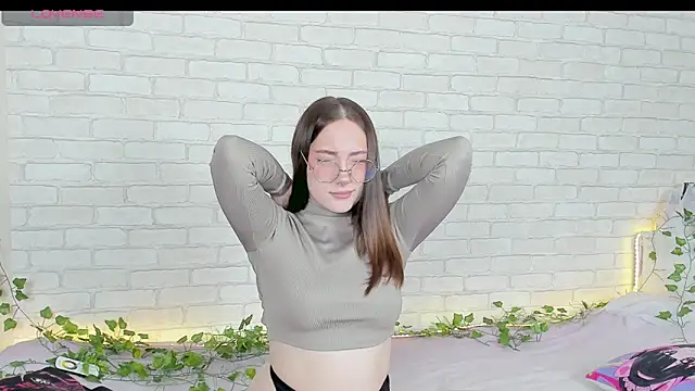 Snapshot of LinaKenny chatting on 12/03/25, 02:16 LinaKenny online show from 12/03/25, 02:16