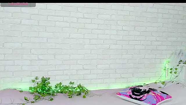 Snapshot of LinaKenny chatting on 12/04/25, 04:06 LinaKenny online show from 12/04/25, 04:06