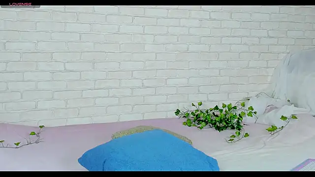 LinaKenny online show from 01/12/26, 02:13