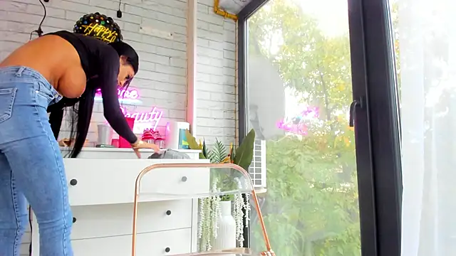 Britney Charm  online show from 10/12/25, 06:26