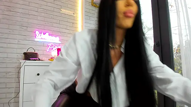 Britney Charm  online show from 11/07/25, 07:13