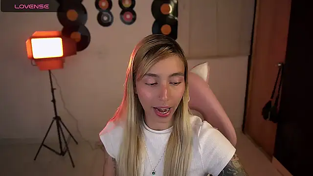 Saucy Jenn online show from 04/11/26, 03:47