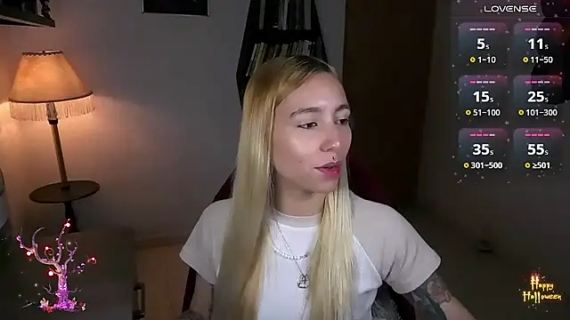 Saucy Jenn online show from 10/26/25, 10:54