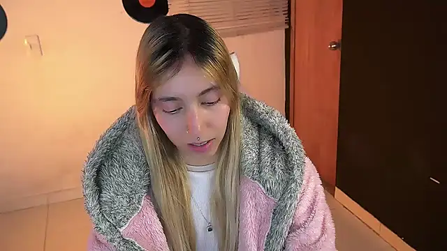 Saucy Jenn online show from 05/10/26, 02:48