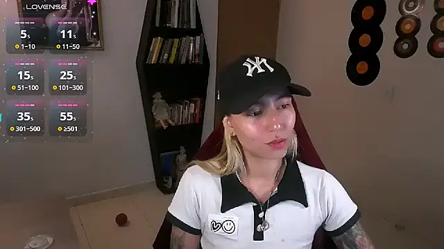 Saucy Jenn online show from 09/27/25, 01:34