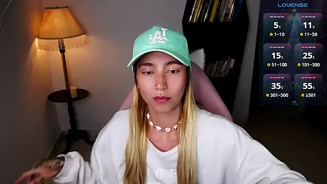 Saucy Jenn online show from 01/09/26, 02:40