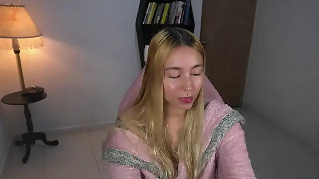 Saucy Jenn online show from 11/13/25, 01:42