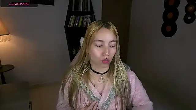 Saucy Jenn online show from 10/19/25, 07:05