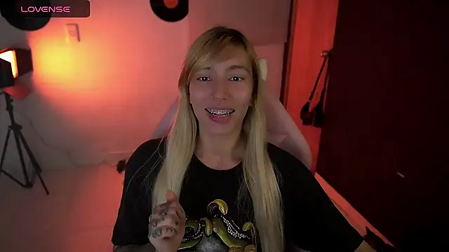 Saucy Jenn online show from 04/17/26, 03:53