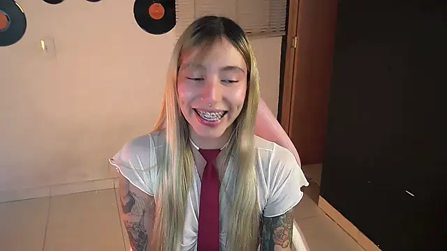 Saucy Jenn online show from 05/22/26, 04:21