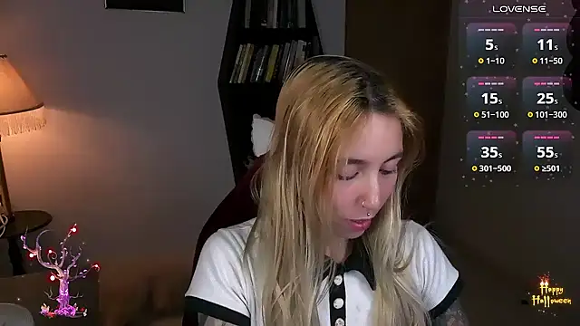 Saucy Jenn online show from 10/30/25, 05:06