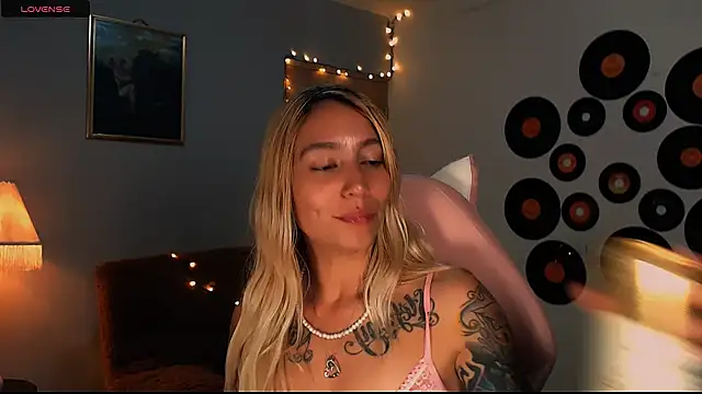 Saucy Jenn online show from 03/02/25, 05:01