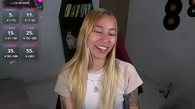 Saucy Jenn online show from 10/05/25, 01:51