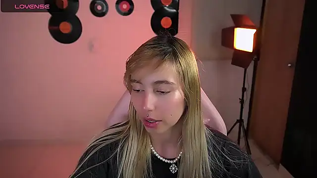 Saucy Jenn online show from 03/22/26, 10:22