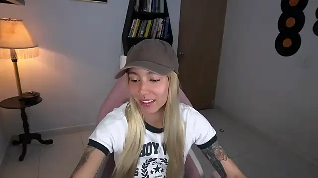 Saucy Jenn online show from 11/14/25, 01:42