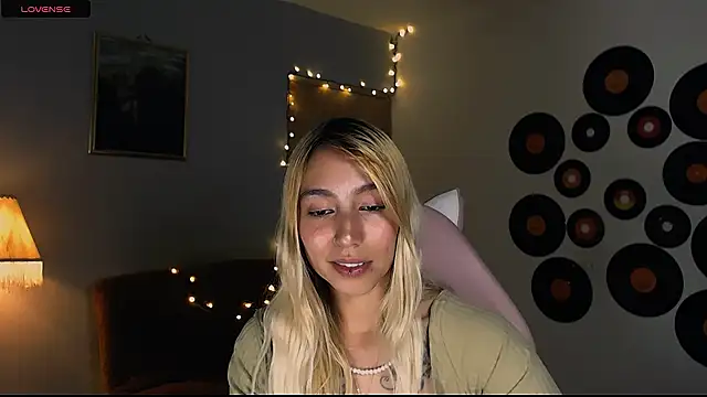 Saucy Jenn online show from 03/01/25, 04:58