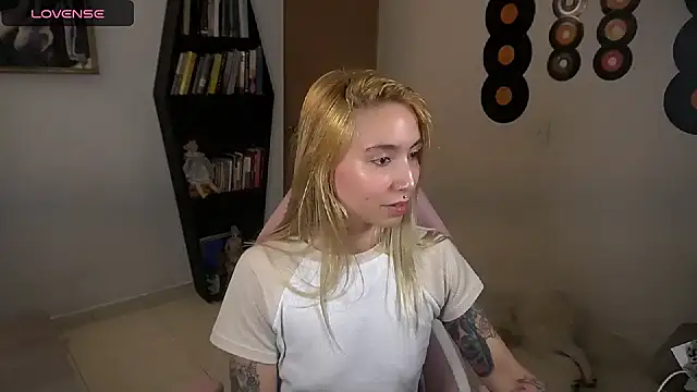 Saucy Jenn online show from 09/21/25, 03:00