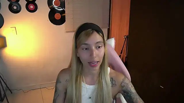 Saucy Jenn online show from 04/26/26, 04:21