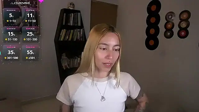 Saucy Jenn online show from 10/12/25, 09:38