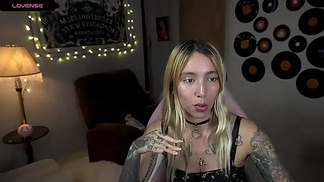 Saucy Jenn online show from 03/23/25, 01:09