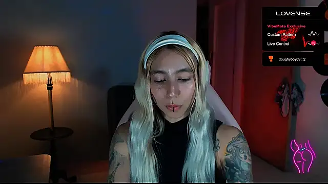 Saucy Jenn online show from 01/11/25, 03:44