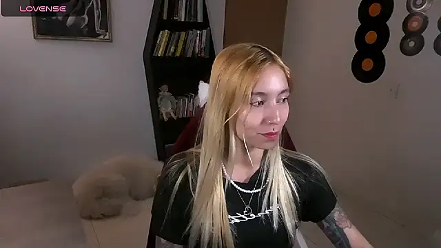 Saucy Jenn online show from 10/04/25, 02:35
