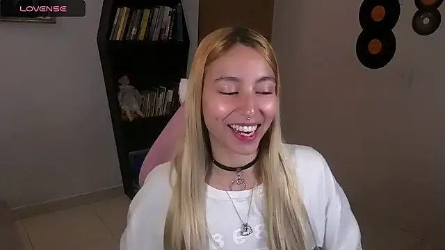 Saucy Jenn online show from 10/17/25, 04:27