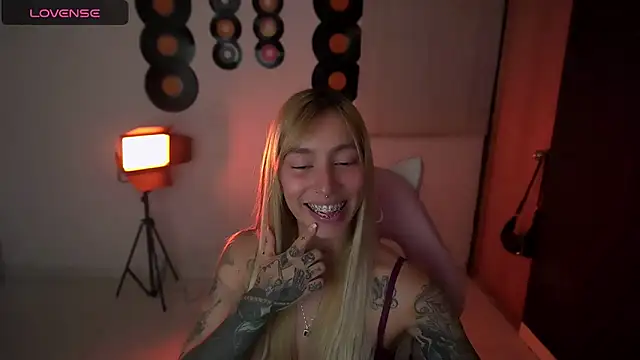 Saucy Jenn online show from 04/12/26, 03:43