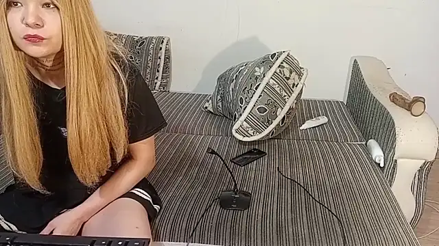 LuxMelys online show from 11/23/25, 12:59