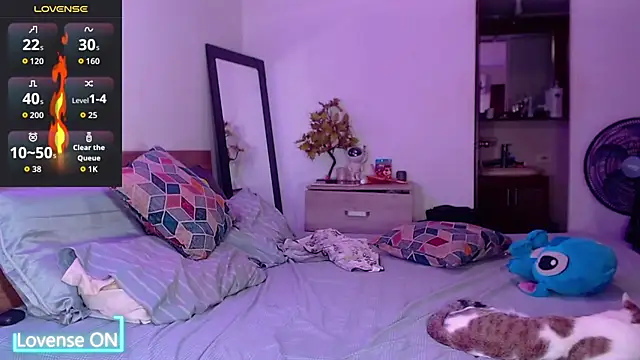 Snapshot of TastyTrap_18 chatting on 12/16/25, 02:16 TastyTrap 18 online show from 12/16/25, 02:16