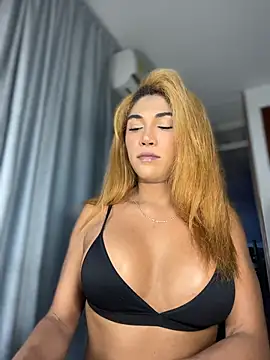 Snapshot of TastyTrap_18 chatting on 12/04/25, 03:05 TastyTrap 18 online show from 12/04/25, 03:05