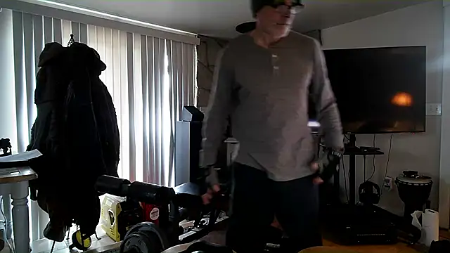 Snapshot of MoonDancer chatting on 02/07/25, 06:24 MoonDancer online show from 02/07/25, 06:24