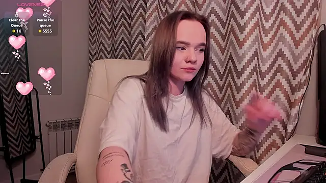 Snapshot of SarahRomantic chatting on 04/08/26, 07:04 SarahRomantic online show from 04/08/26, 07:04