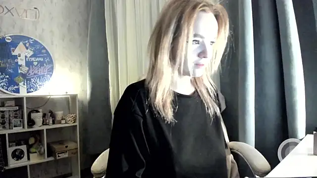Snapshot of SarahRomantic chatting on 02/17/25, 08:38 SarahRomantic online show from 02/17/25, 08:38