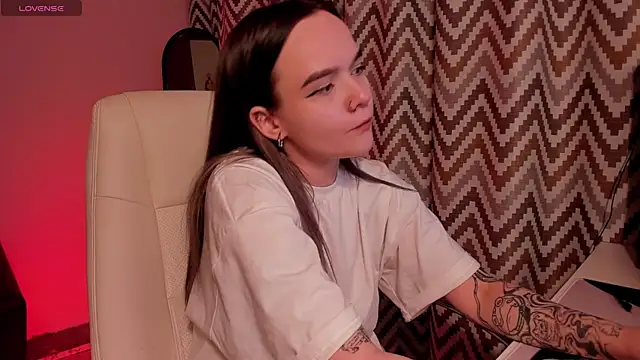 SarahRomantic online show from 08/04/26, 05:50