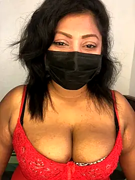 Snapshot of _Cute_ariana_ chatting on 10/31/25, 06:10 Cute ariana online show from 10/31/25, 06:10