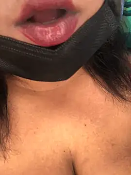 Snapshot of _Cute_ariana_ chatting on 10/29/25, 05:39 Cute ariana online show from 10/29/25, 05:39