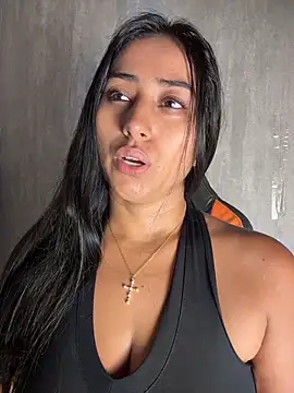 Snapshot of Valentinne_z chatting on 03/22/26, 06:31 Valentinne z online show from 03/22/26, 06:31