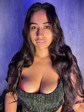 Snapshot of Valentinne_z chatting on 01/15/26, 09:56 Valentinne z online show from 01/15/26, 09:56