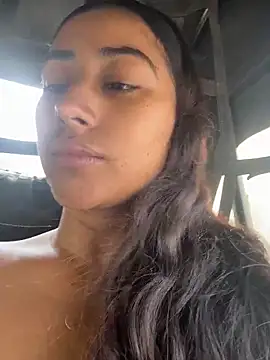 Snapshot of Valentinne_z chatting on 02/07/26, 03:42 Valentinne z online show from 02/07/26, 03:42