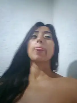 Snapshot of Valentinne_z chatting on 10/14/25, 03:51 Valentinne z online show from 10/14/25, 03:51