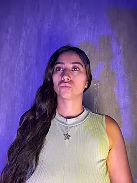 Snapshot of Valentinne_z chatting on 02/24/26, 10:49 Valentinne z online show from 02/24/26, 10:49