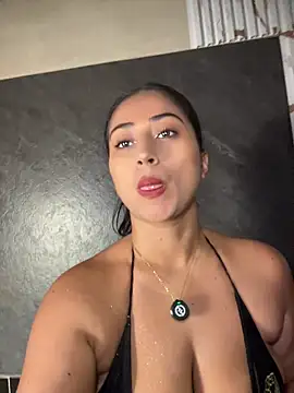 Snapshot of Valentinne_z chatting on 07/01/26, 10:37 Valentinne z online show from 07/01/26, 10:37