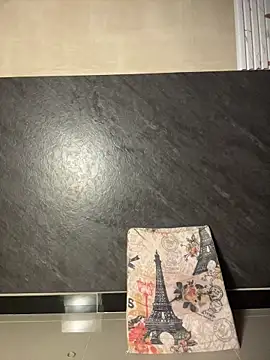 Valentinne z online show from 05/17/26, 10:04